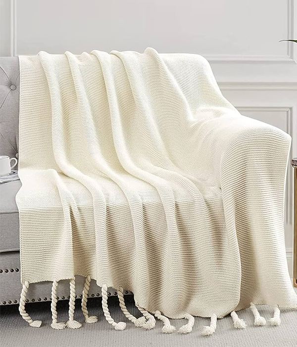blanket made by blanket knitting machine