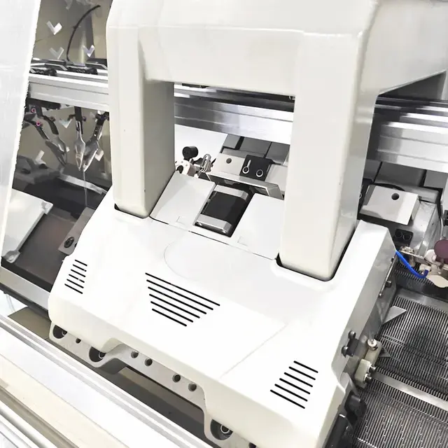 Computerized-Flat-Knitting-Machine-details-640-640 (2)